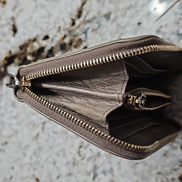 Authentic Prada wallet. - Picture 14 of 16